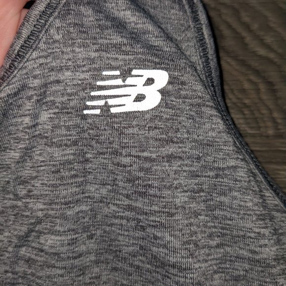 Large Grey New Balance Activewear Tank Top - Picture 2 of 3